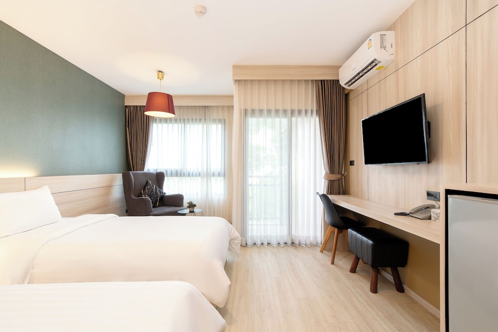 Deluxe Twin Room, Balcony photo 1