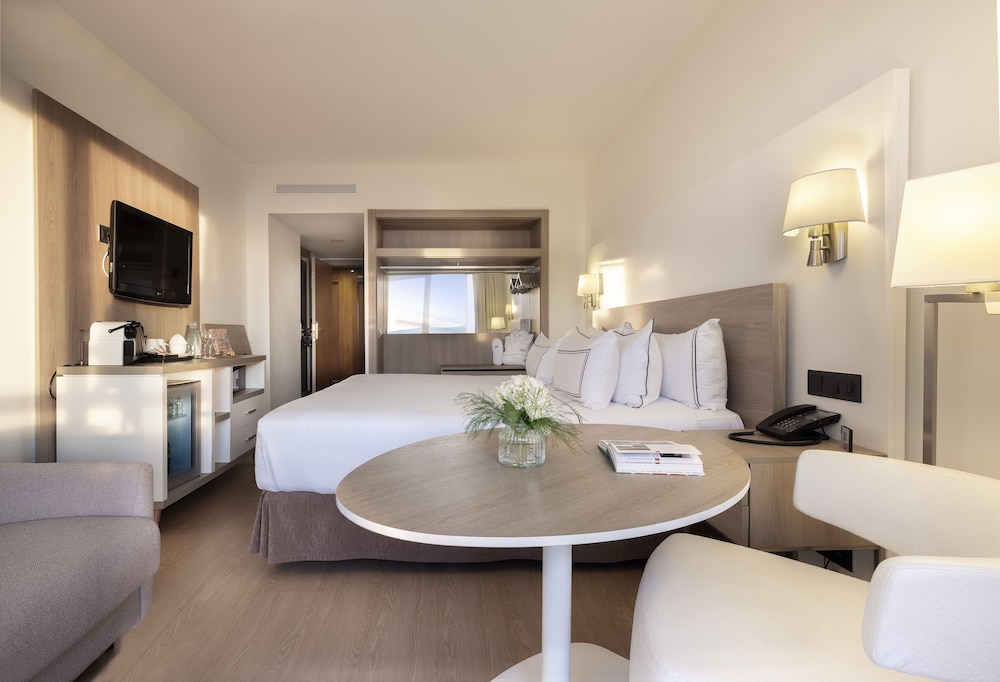 Premium Room, Sea View (2 Adults + 1 Child) - Photo 11