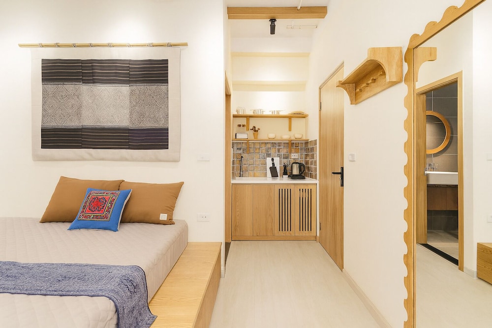 Deluxe Suite, City View