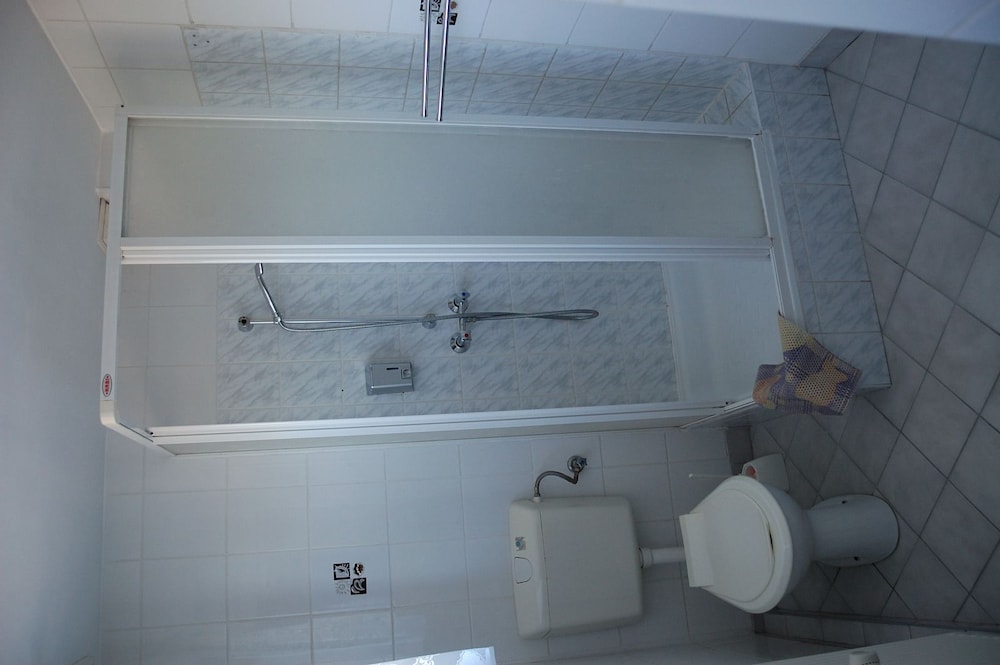 Single Room, Shared Bathroom photo 3