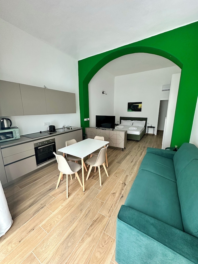 Deluxe Studio, 1 Double Bed with Sofa bed, Private Bathroom