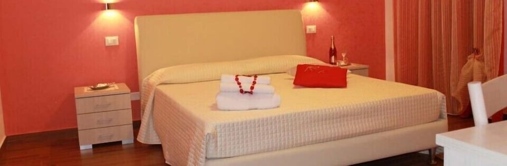 Double Room, 1 Queen Bed photo 1