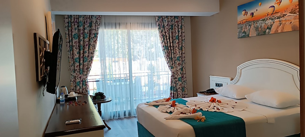 Basic Suite, Non Smoking, Sea Facing photo 1