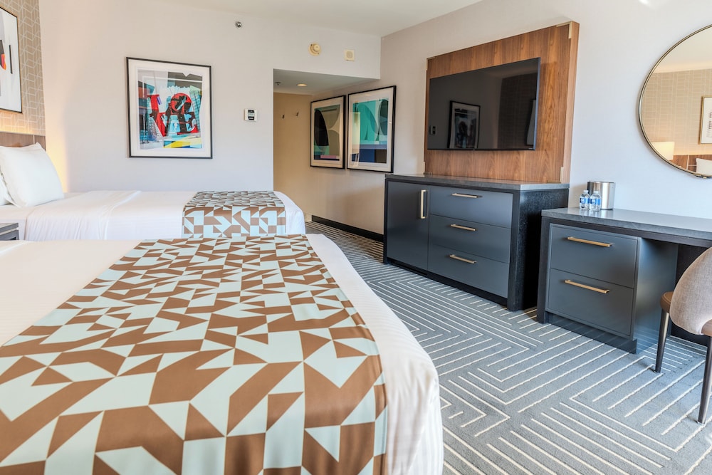 Classic 2 Queens Stardust Tower (Newly Renovated) - Photo 1