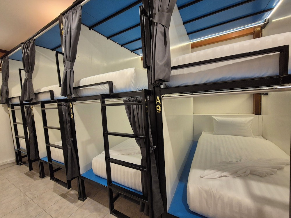 12 BUNK BEDS MALE SHARED DORMITORY