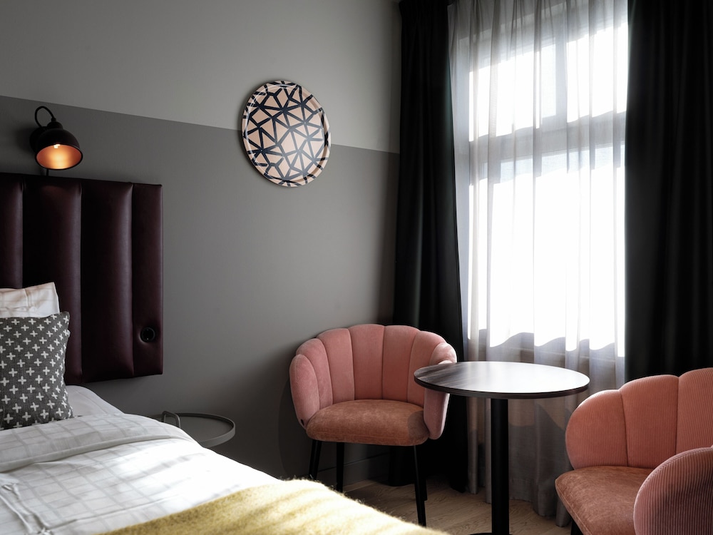 Standard Twin Room - Photo 3