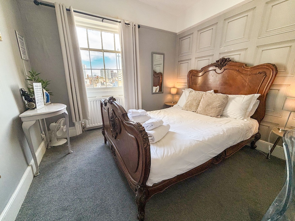 Standard Double Room, Ensuite photo 3