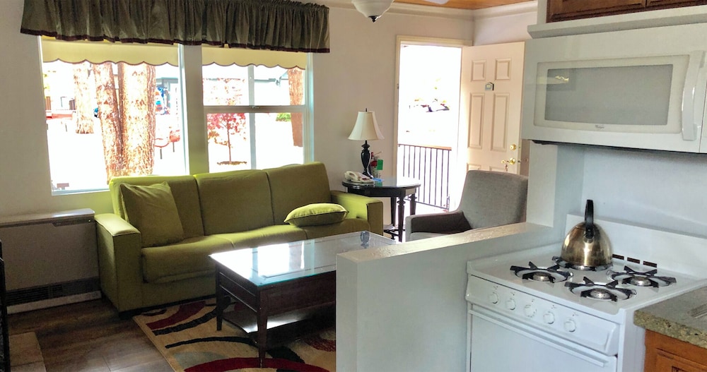Deluxe Room, 2 Queen Beds, Kitchen photo 2