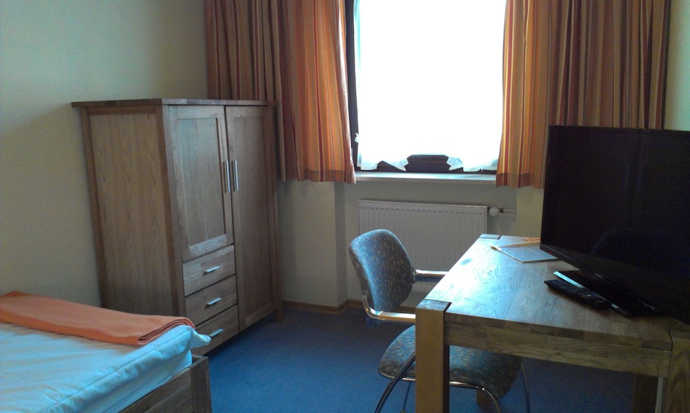 Basic Single Room, 1 Twin Bed photo 3