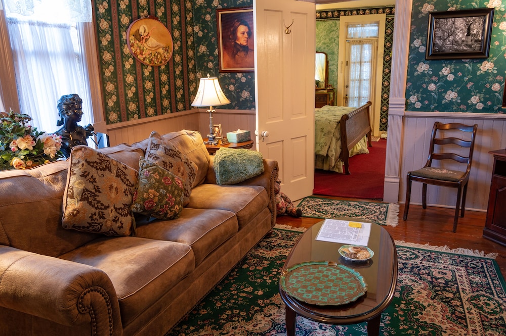 Suite, Private Bathroom (Alfred Lord Tennyson 1880s Cliff Cot.) photo 1