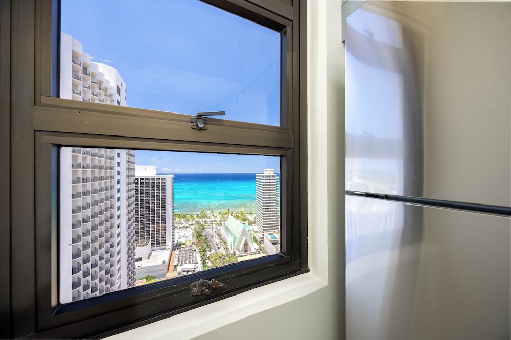 Premium Remodeled Condo with Ocean View and Parking: Premium Suite, 1 King Bed, Air conditioning, Ocean View (0194) photo
