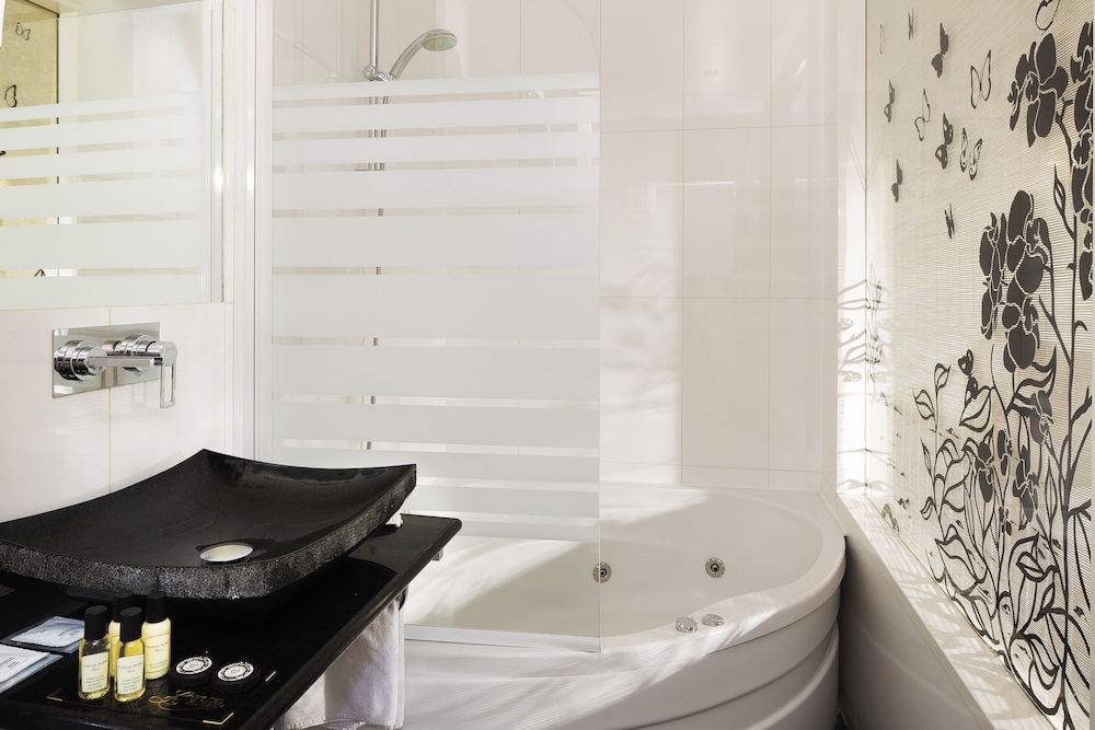 Romantic Double Room, Jetted Tub photo 2