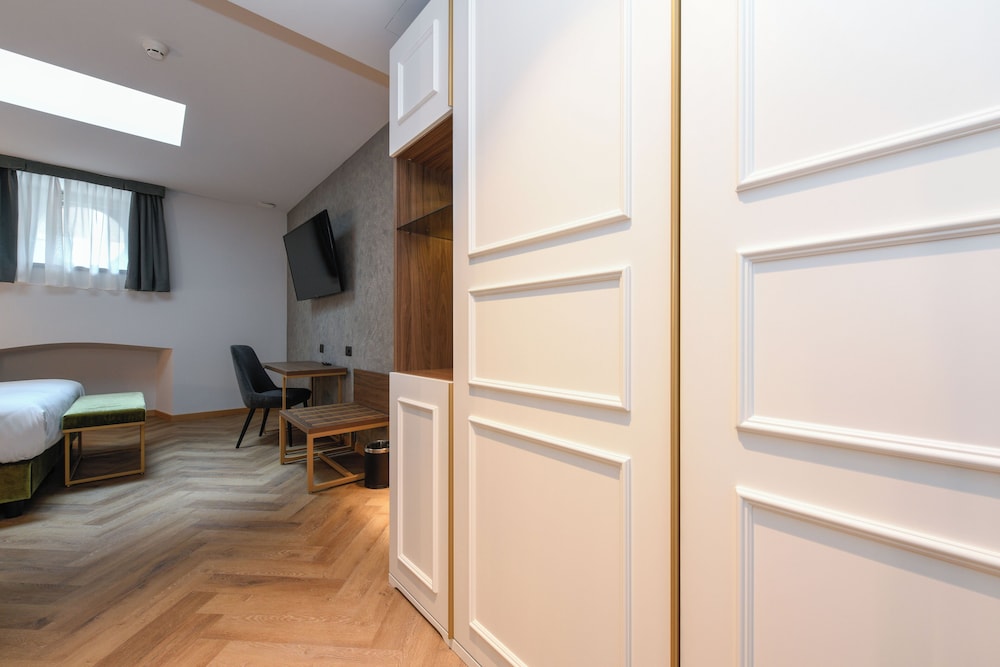Superior Quadruple Room - Photo 2