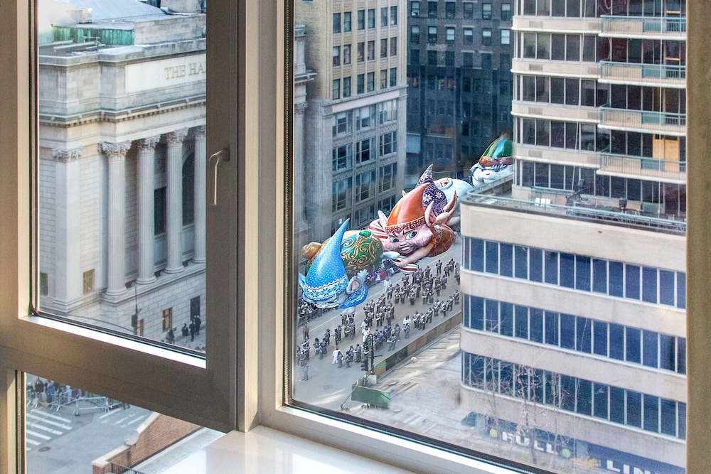 Room, 1 King Bed (Macy's Parade)