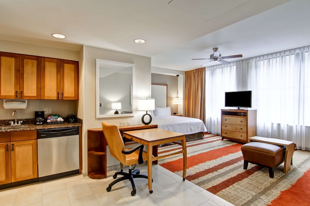 Studio Suite, 1 King Bed, Accessible, Bathtub photo 3