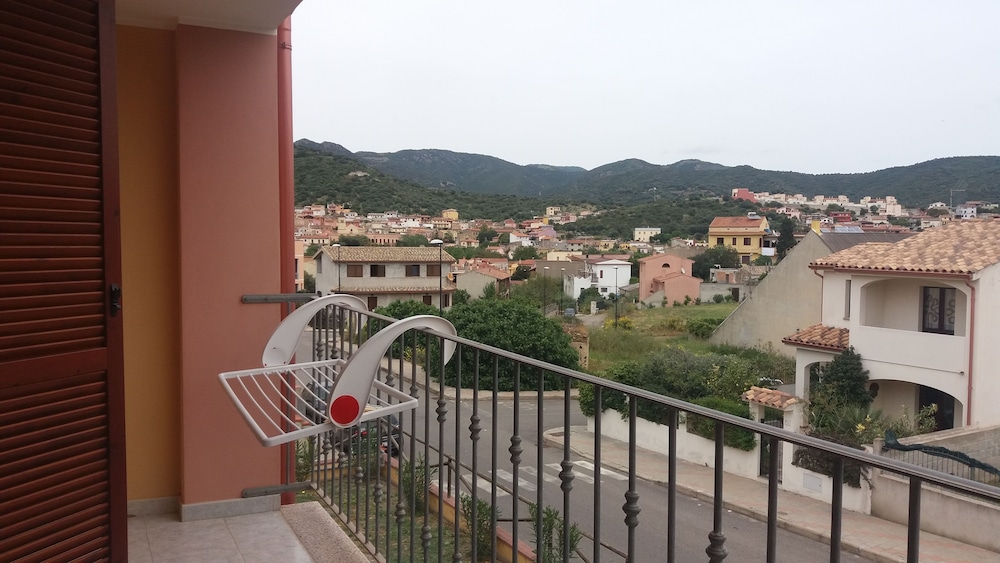 Standard Single Room, Balcony, City View photo 3