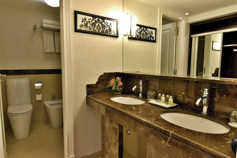 Room, 1 King Bed, City View (Pool Access)