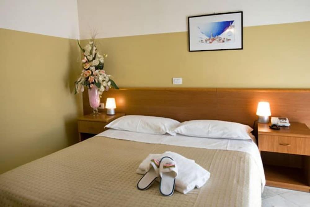 Single Room, 1 Large Twin Bed, Non Smoking photo 1
