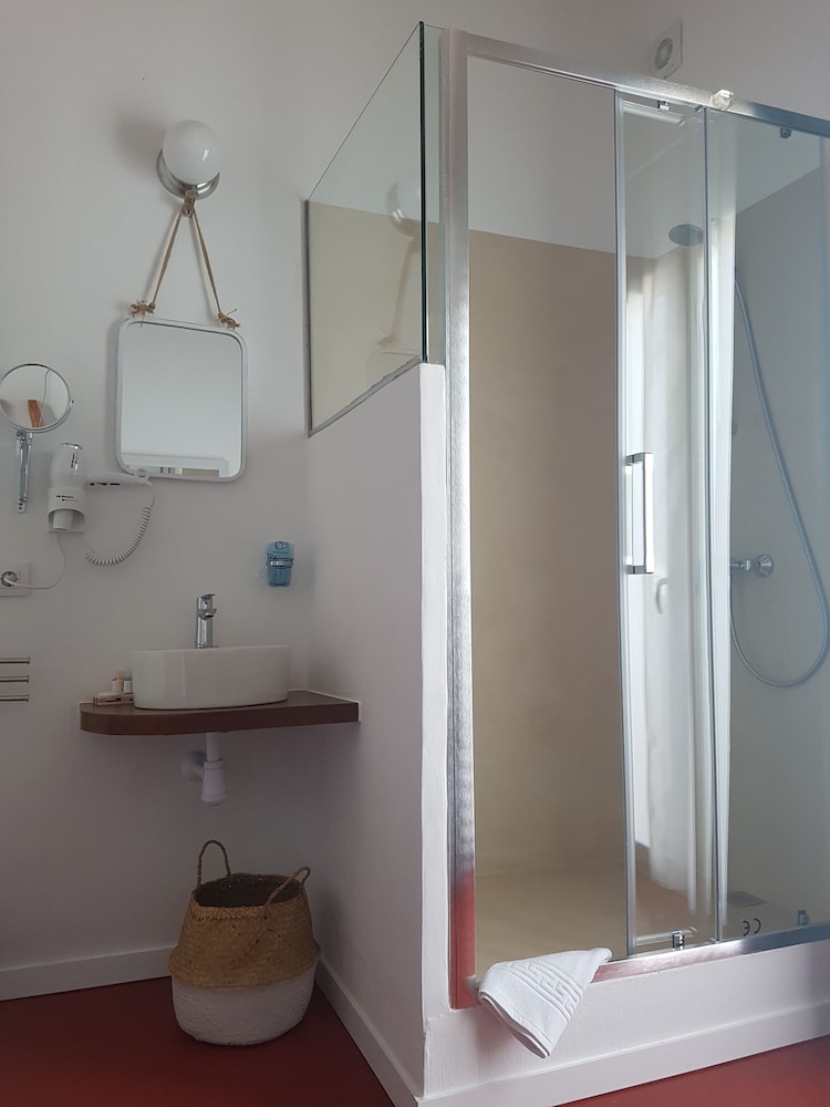 Standard Suite, 1 Bedroom photo 3