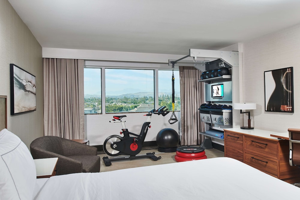 Room, 1 King Bed (Fitness) - Photo 2