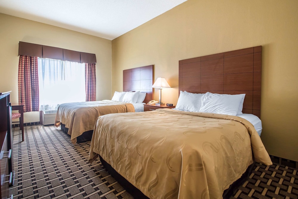 Standard Room, 2 Queen Beds, Non Smoking - Photo 5