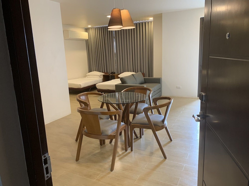 One Bedroom Family Suite photo 3