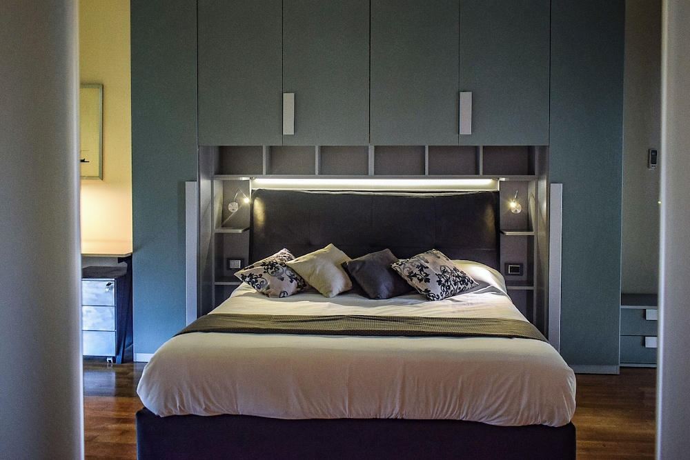 Deluxe Suite, 2 Bedrooms, Courtyard View, Mezzanine