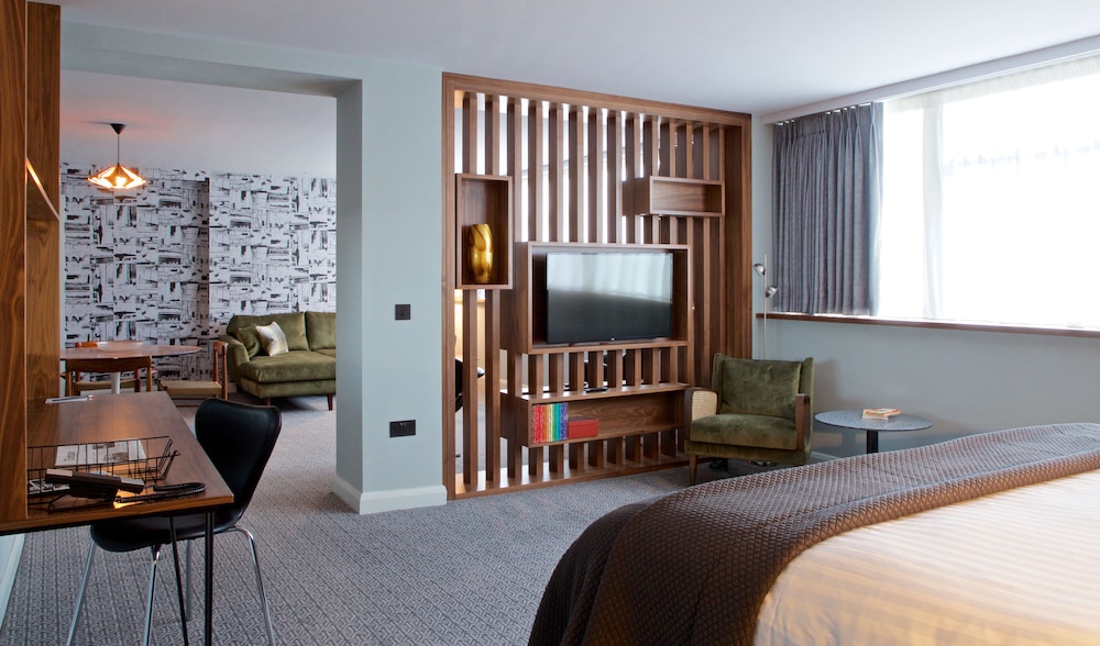 Suite - Photo 3