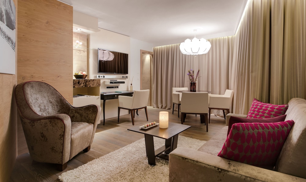 Suite - Photo 2