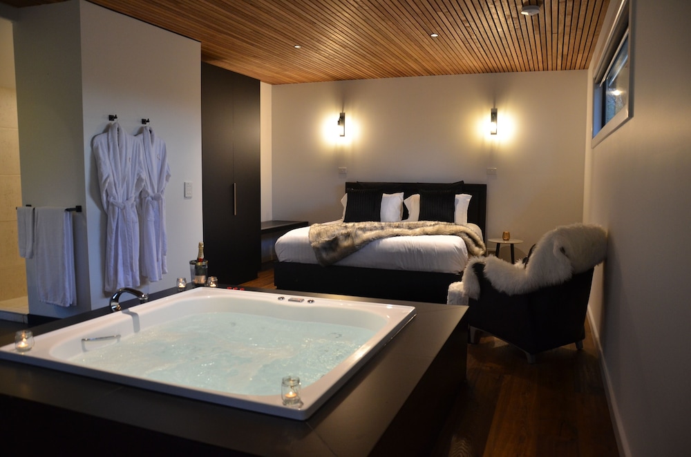 Romantic Villa, 1 Bedroom, Hot Tub (6 Villa 2 Nts Min) photo 2