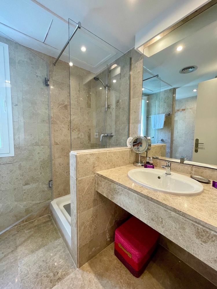 Modern 3 Bedroom Pool Access Apartment F-7, Billede 13
