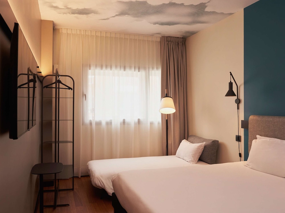 Room, Multiple Beds - Photo 11
