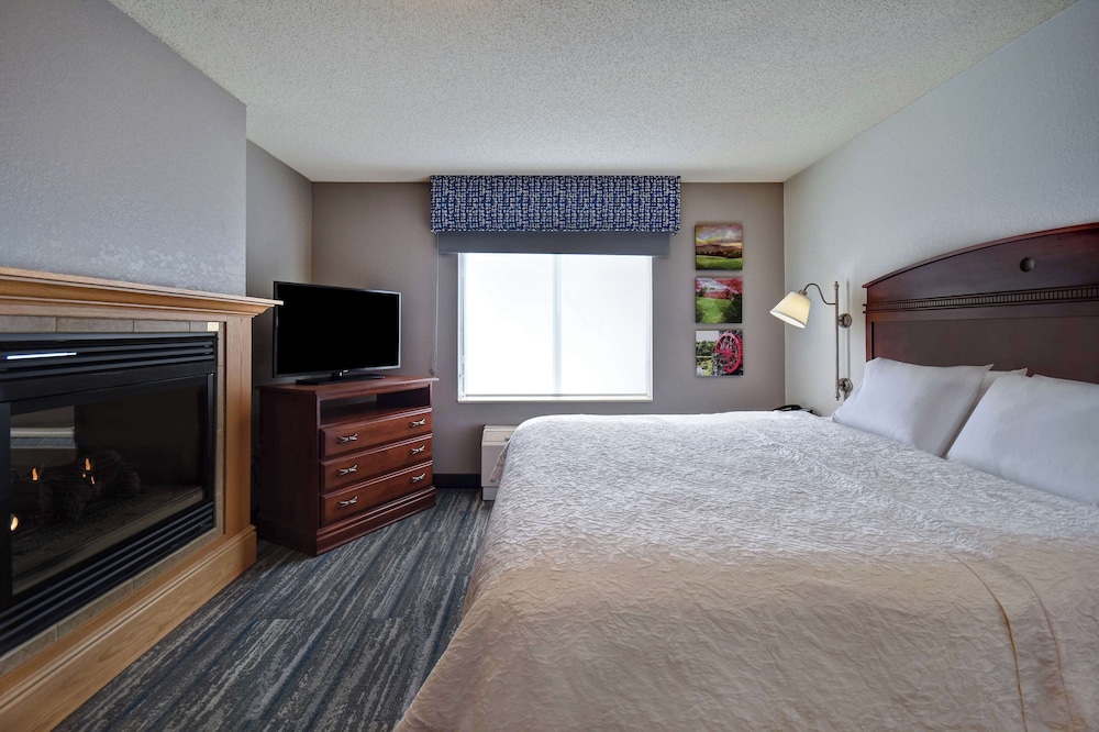 Suite, 1 King Bed, Jetted Tub - Photo 6