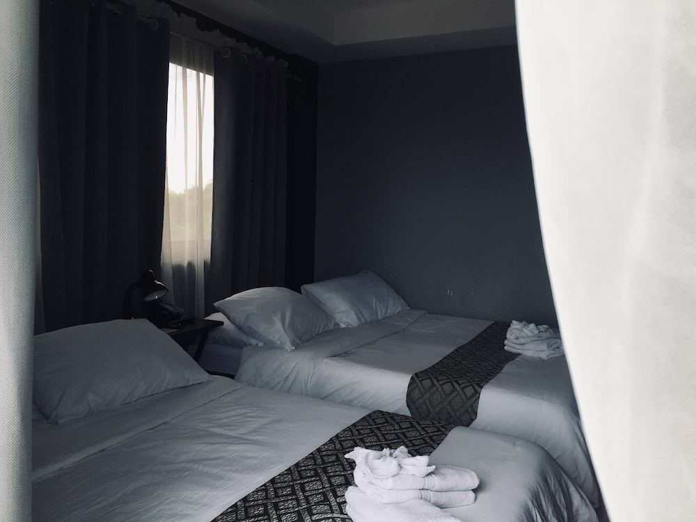 Deluxe Quadruple Room, 2 Queen Beds photo 2