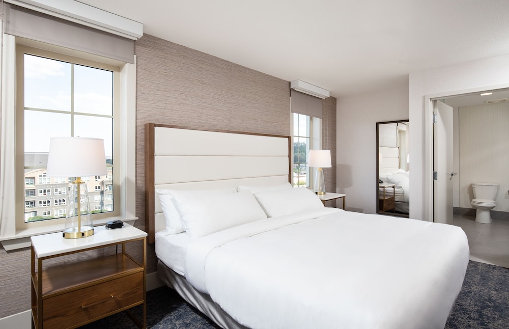 Premium Suite, 1 King Bed with Sofa bed, Kitchen photo 2