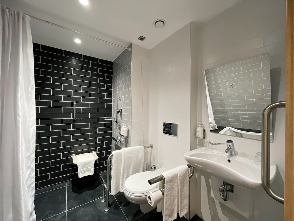 Standard Room, 1 Queen Bed, Accessible (Free Breakfast) photo 2