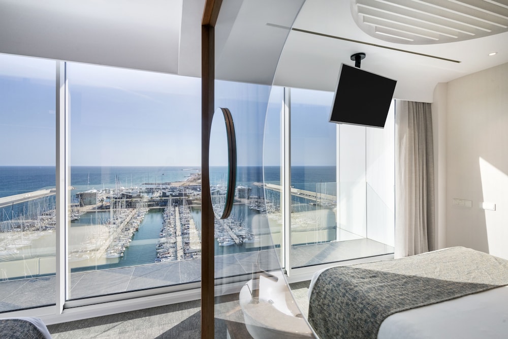 Signature Suite - Photo 1