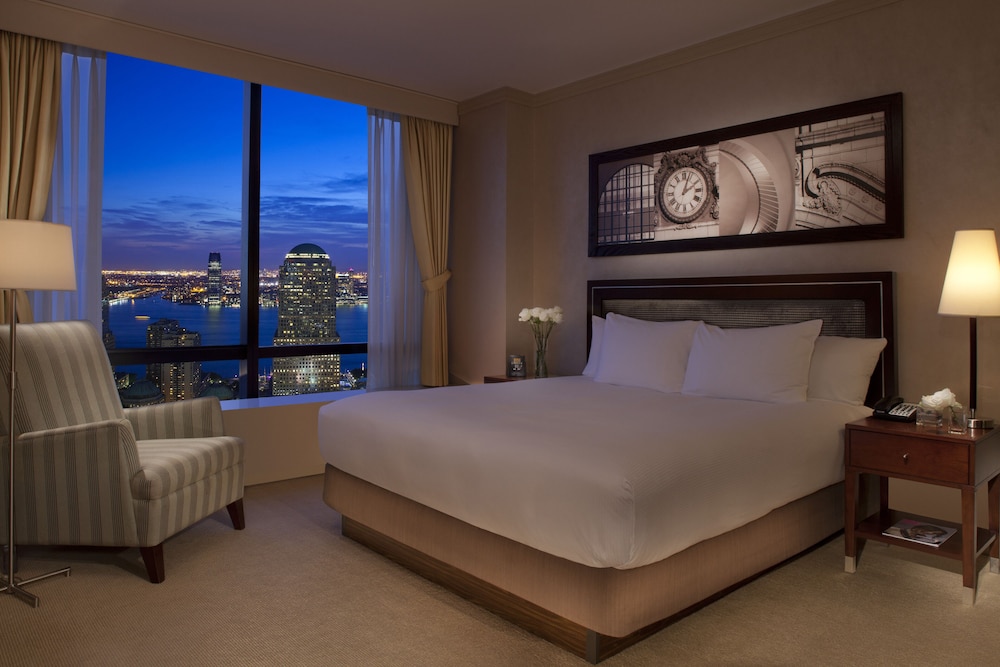 Luxury Suite, 1 Bedroom, Accessible, City View (Roll In Shower) photo 3
