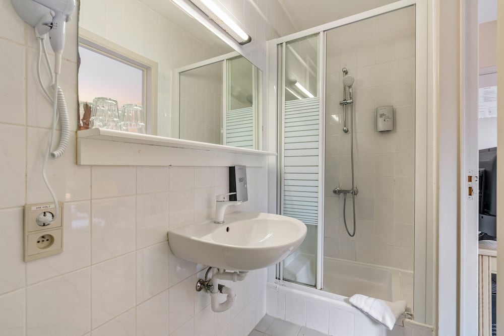 Comfort Double Room - Photo 8