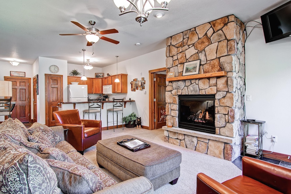 Condo, 1 King Bed (Black Canyon Inn Unit F7 Deluxe)