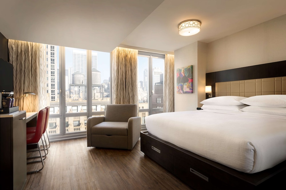 1 King City View, MOB Hear Accessible with 3x3 Shower