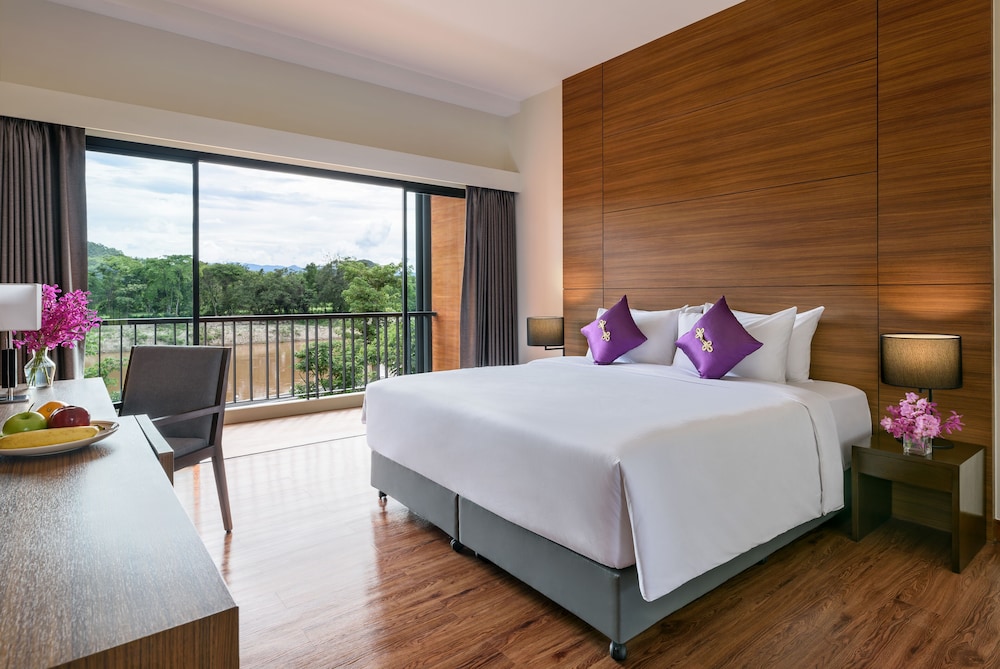 Deluxe Room, 1 King Bed, River View