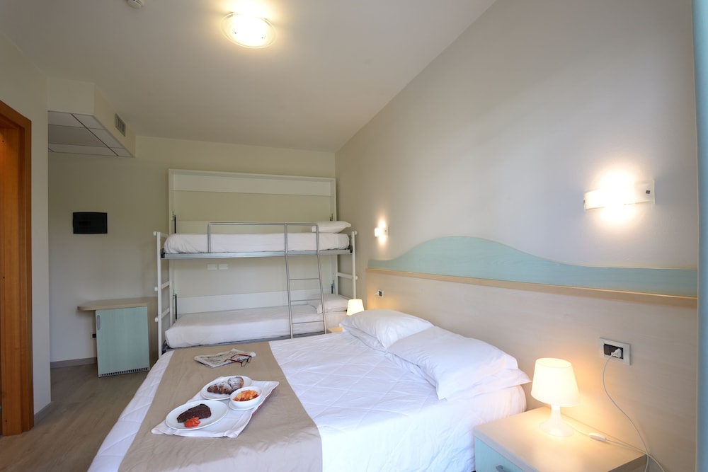 Quadruple Room photo 2