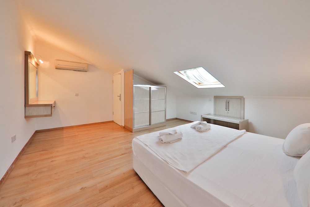 Junior Duplex, 1 Bedroom, 2 Bathrooms photo 3