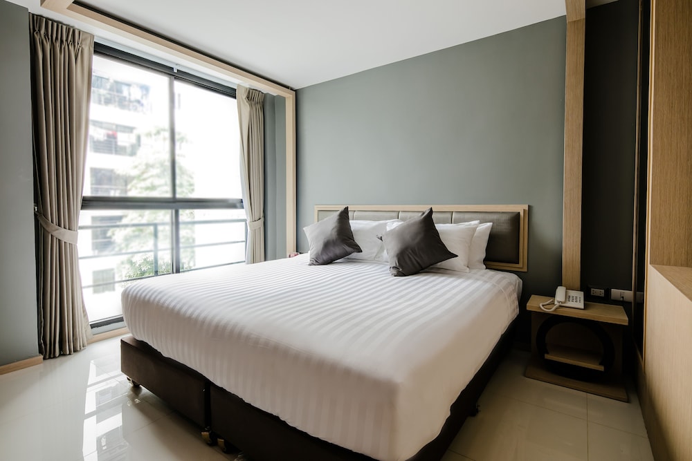 Superior Double Room thumbnail 6
