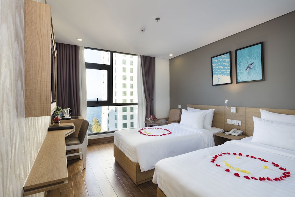 Deluxe Double or Twin Room, Window photo 2