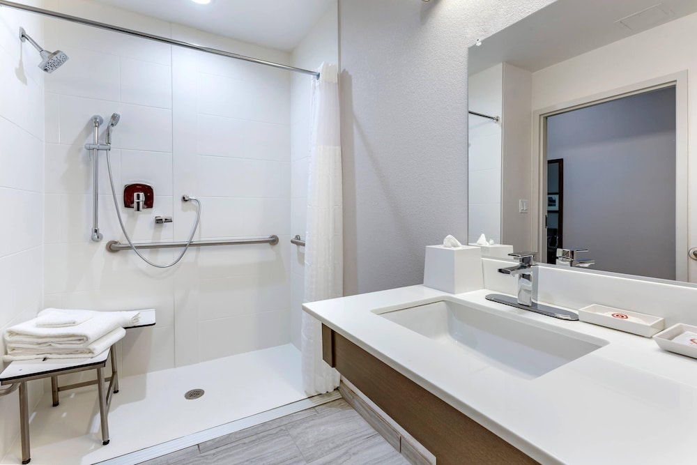 2 Queen Beds, Oversized 1 Room Suite, Mobility - Photo 2