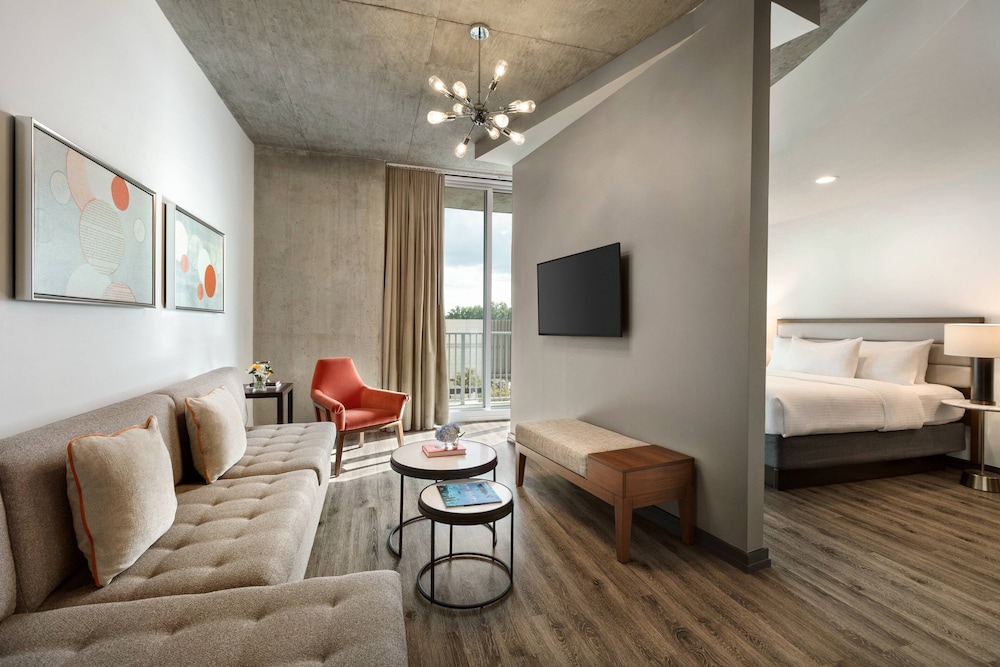 Suite, 1 Bedroom, Balcony (Mobility/Hearing Accessible, Tub) - Photo 6