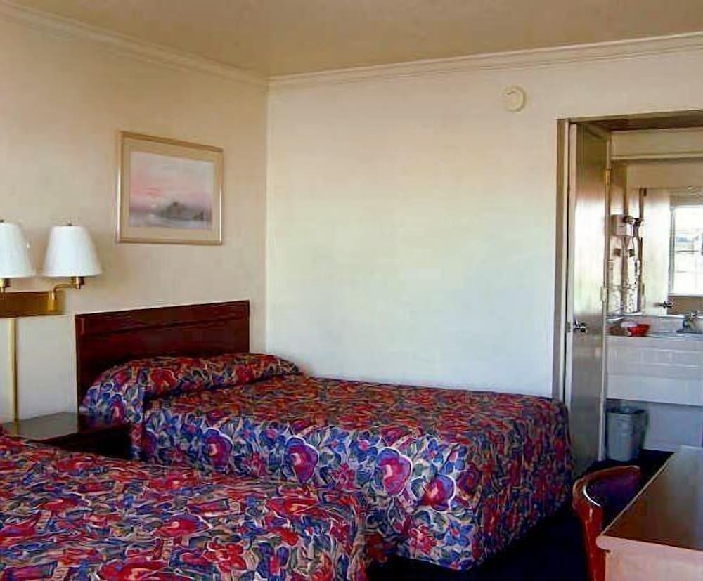 Standard Room, 2 Double Beds photo 1