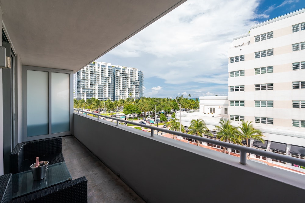 Ocean View  One Bedroom Suite with Balcony - Photo 11
